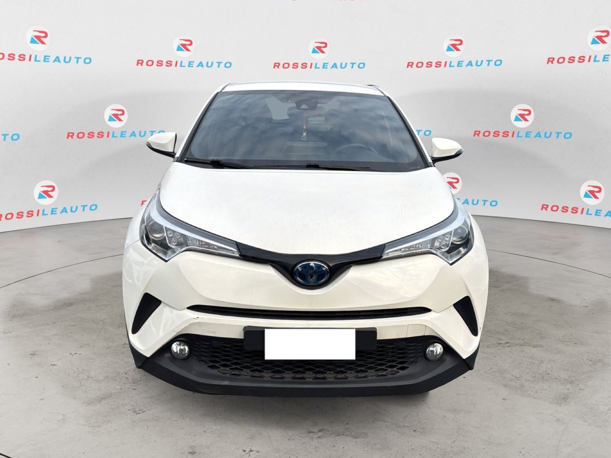 Toyota C-HR Hybrid fotografata presso Rossi Leauto