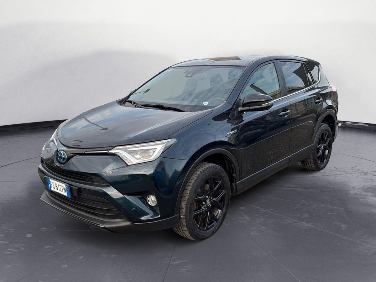 Toyota RAV4 Hybrid fotografata presso Rossi Leauto